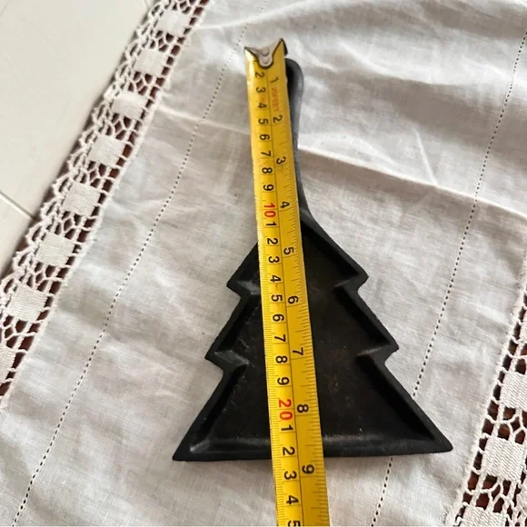 Cast iron Christmas tree pan - Picture 2 of 3
